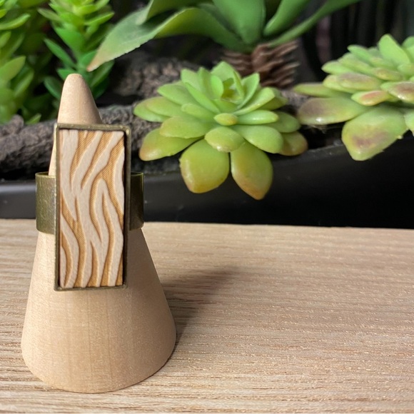 HANDMADE Ring One Size Artisan Wood Brass Engraved Animal Print Eco Friendly NEW - Picture 2 of 4